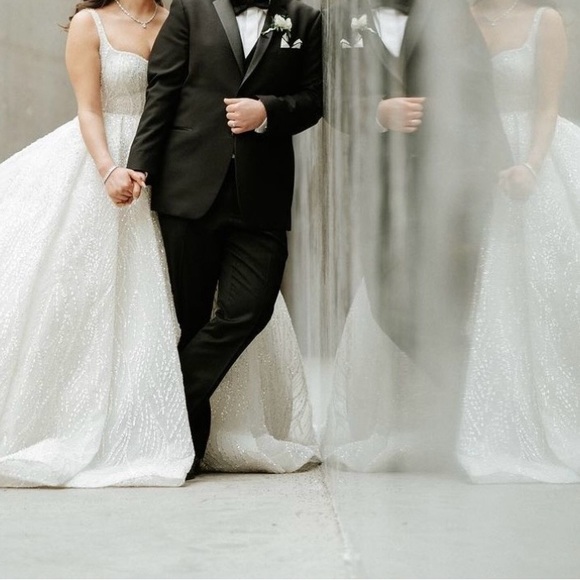 Custom design wedding dress from Turkey. - Picture 3 of 4